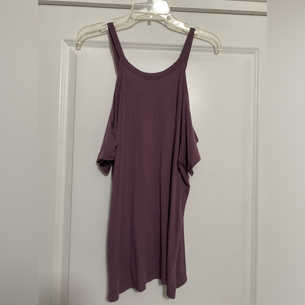 Express Cold Shoulder Tee - Picture 2 of 4